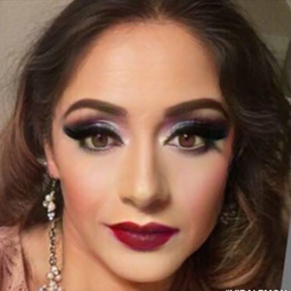 Meet your Posher, Claudia